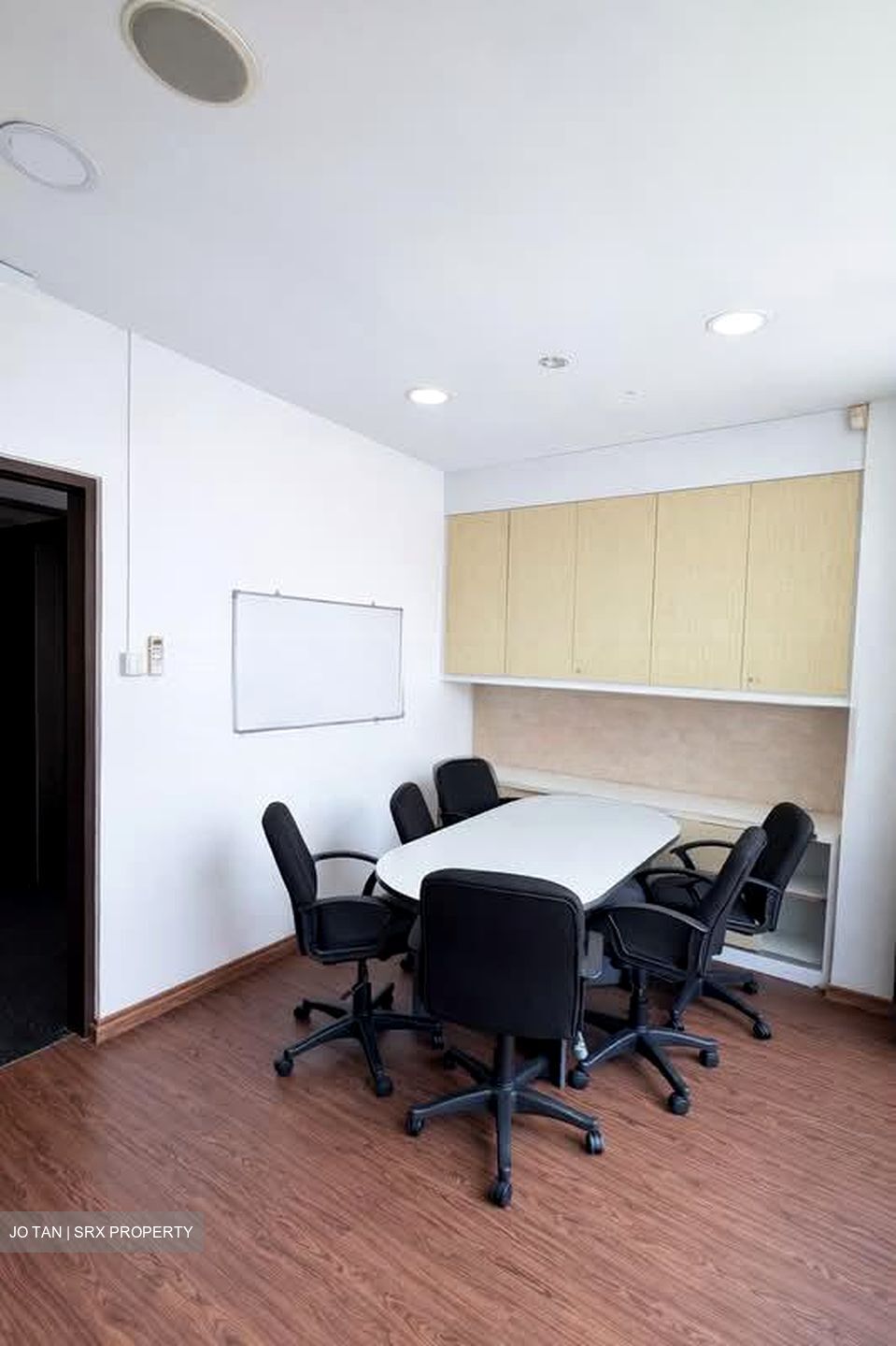 Jalan Besar (D8), Office #549725981